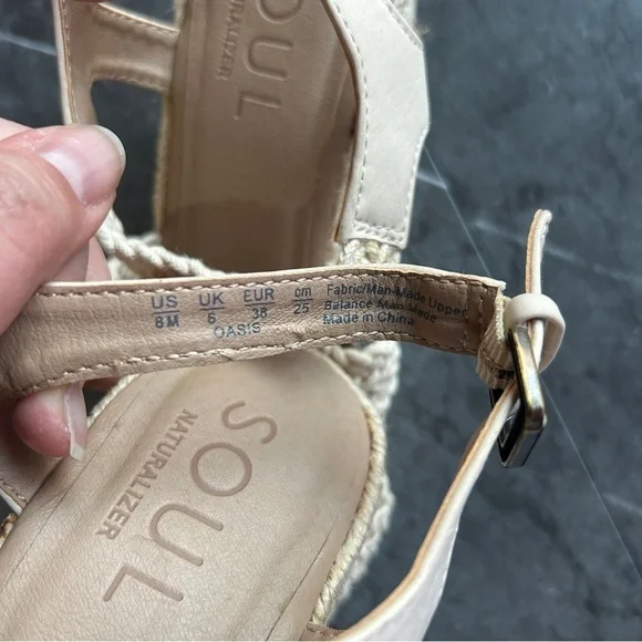 Naturalizer Cream Sandals with Woven Design - Picture 7 of 8